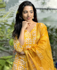 Peetambari – Mustard Handblock Suit Set
