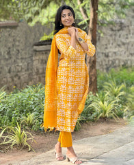 Peetambari – Mustard Handblock Suit Set